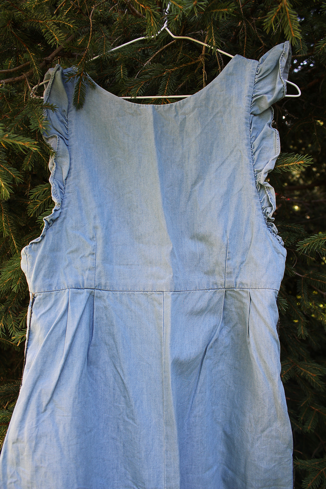 lightweight denim overall with small side band on the legs