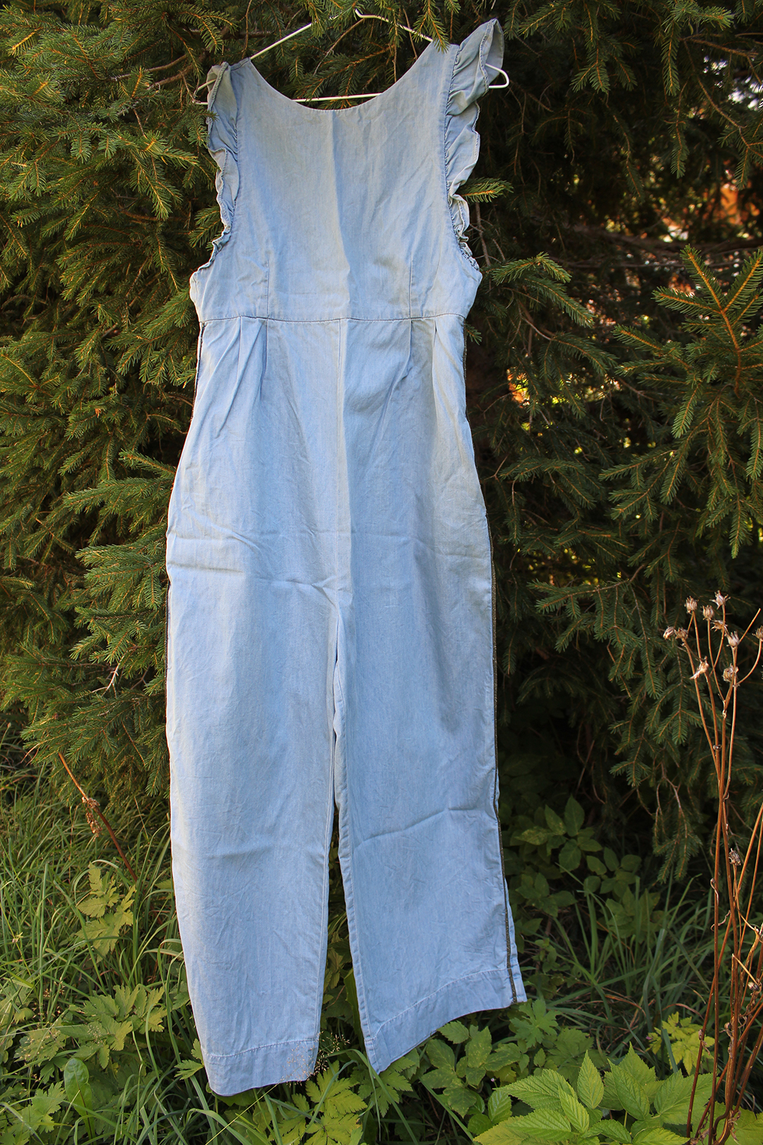 lightweight denim overall with small side band on the legs